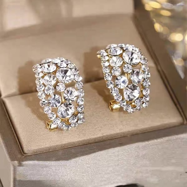 Brincos de argola com diamantes criados em laboratório