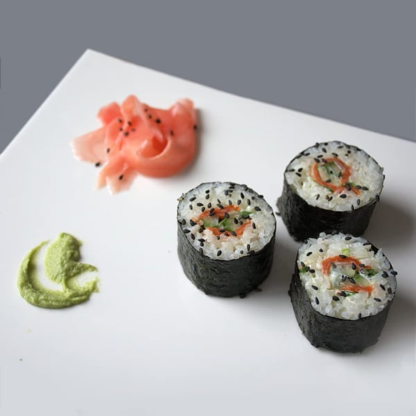Sushi Roller Bazooka: Noite de Sushi Perfeita na Palma da Sua Mão.
